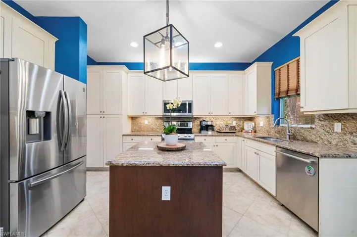 6717  Marbella  LN, Naples, FL 34105
