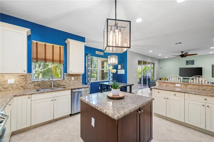 6717  Marbella  LN, Naples, FL 34105
