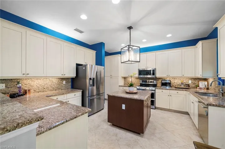 6717  Marbella  LN, Naples, FL 34105