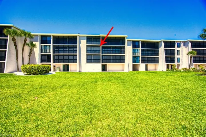 View of apartment building / complex