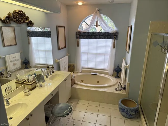 13781 Tonbridge Ct, Bonita Springs, Florida 34135