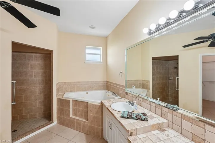 3761 35th Ave Ne, Naples, Florida 34120