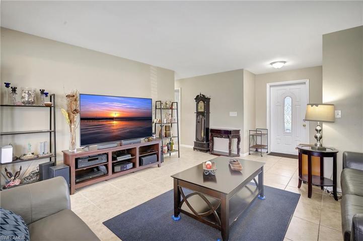 3830 SE 12th PL, CAPE CORAL FL 33904