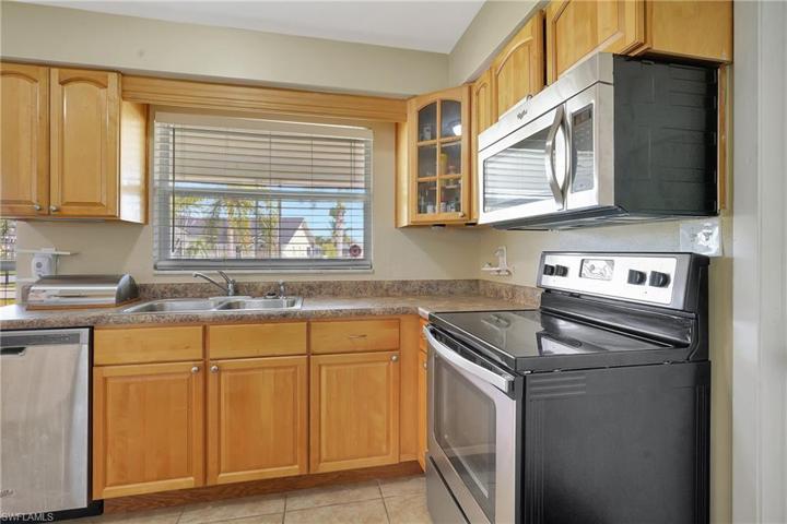 3830 SE 12th PL, CAPE CORAL FL 33904