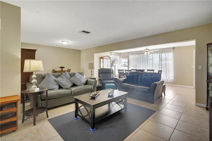 3830 SE 12th PL, CAPE CORAL FL 33904