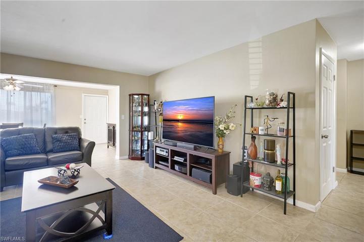 3830 SE 12th PL, CAPE CORAL FL 33904