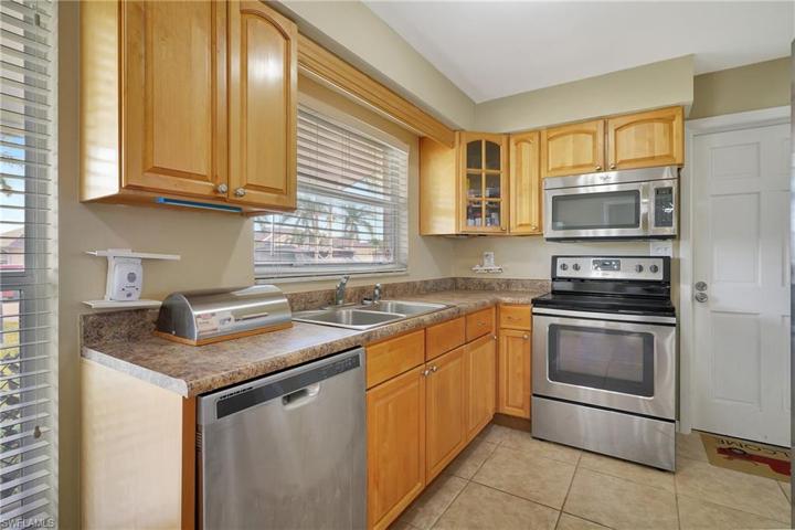 3830 SE 12th PL, CAPE CORAL FL 33904
