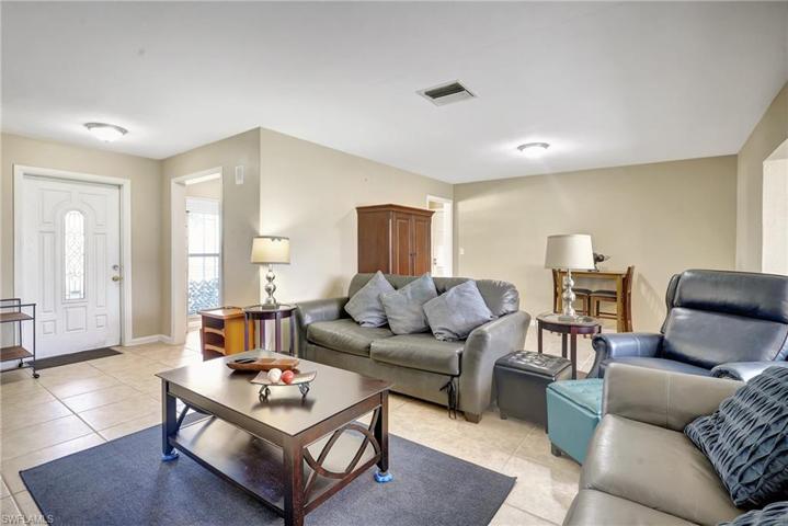 3830 SE 12th PL, CAPE CORAL FL 33904