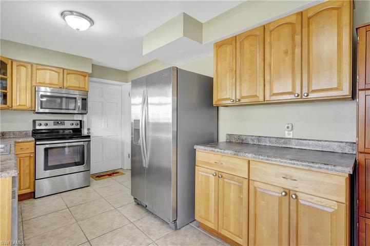 3830 SE 12th PL, CAPE CORAL FL 33904