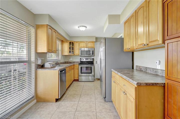 3830 SE 12th PL, CAPE CORAL FL 33904