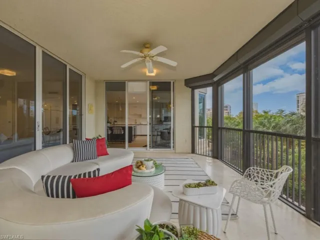 Screened lanai featuring ceiling fan