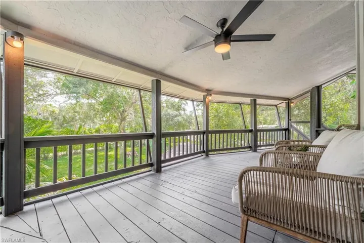 Sunroom / solarium with ceiling fan
