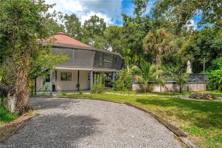 View of front of property featuring a front yard