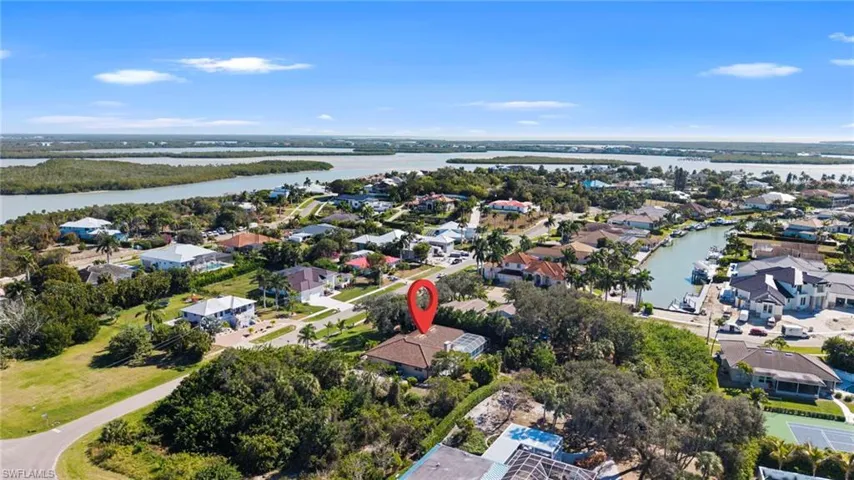 Aerial view of property and surrounding area featuring nearby mansions and a nearby bodies of water