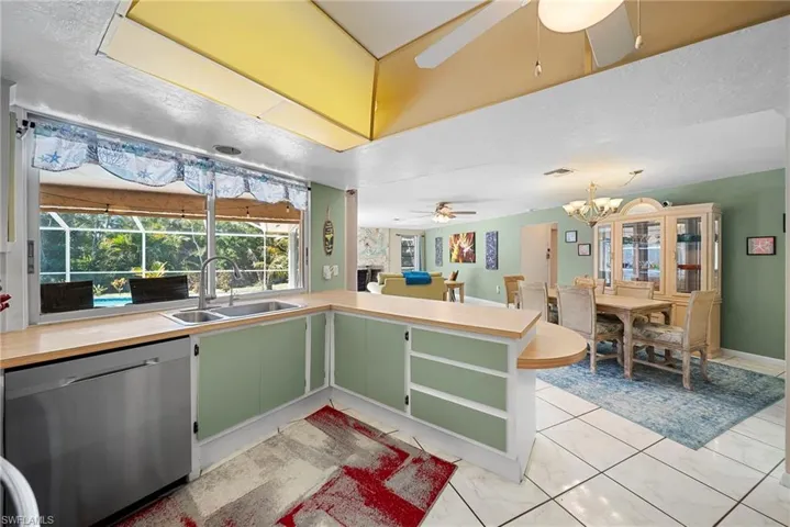 Kitchen featuring newer stainless steel appliances, a peninsula and a ceiling fan
