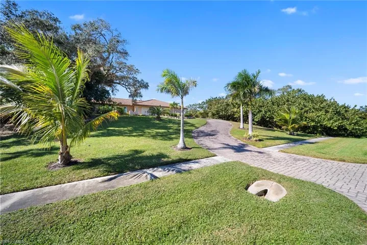Surrounding community with a yard