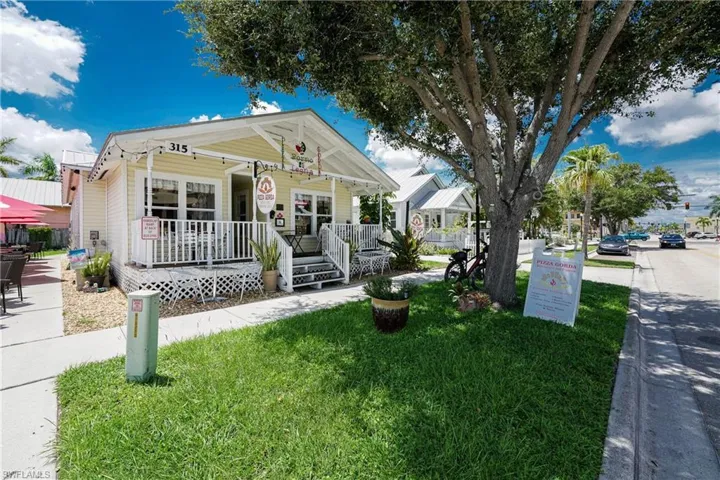 View of front of house featuring covered porch and a front yard