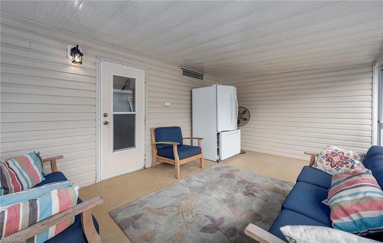 Enclosed lanai adds lots of bonus area