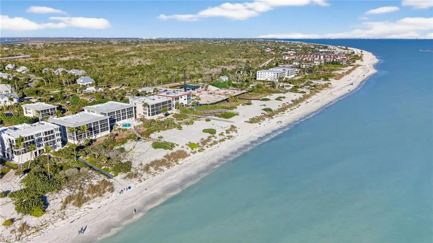 Bird's eye view of waterfront with a beach
