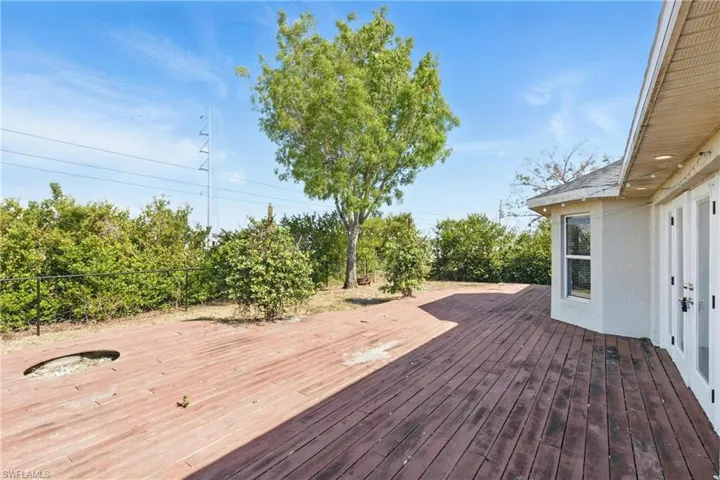 Deck featuring fence