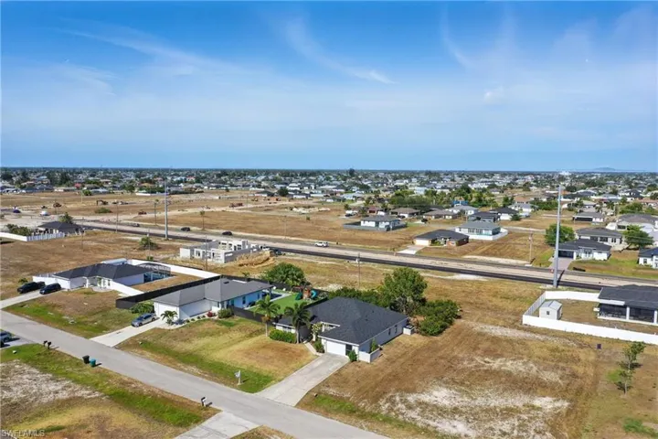 Birds eye view of property featuring a residential view