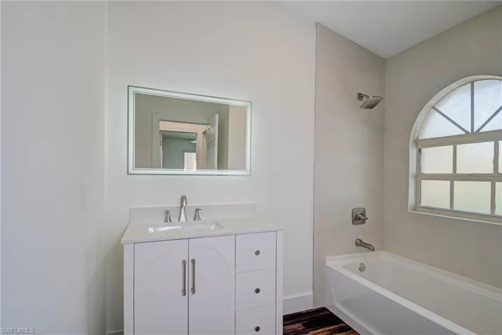 Full bath with vanity and bathing tub / shower combination