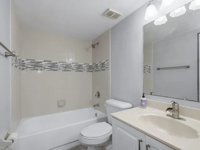 5784 Deauville Cir B204, Naples, Florida 34112