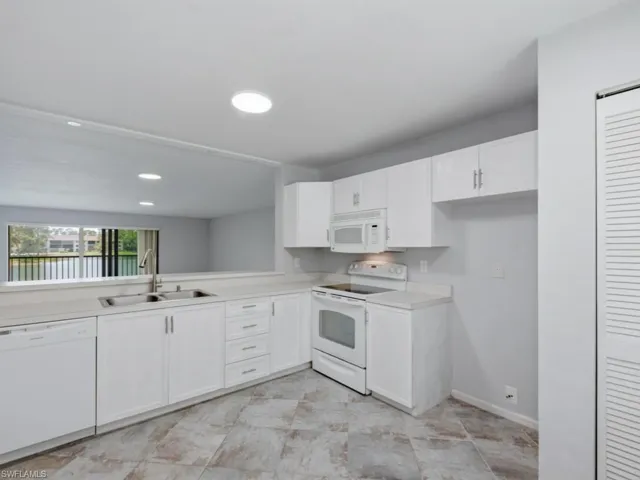 5784 Deauville Cir B204, Naples, Florida 34112