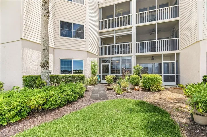 2671 Citrus Lake Dr 104, Naples, Florida 34109