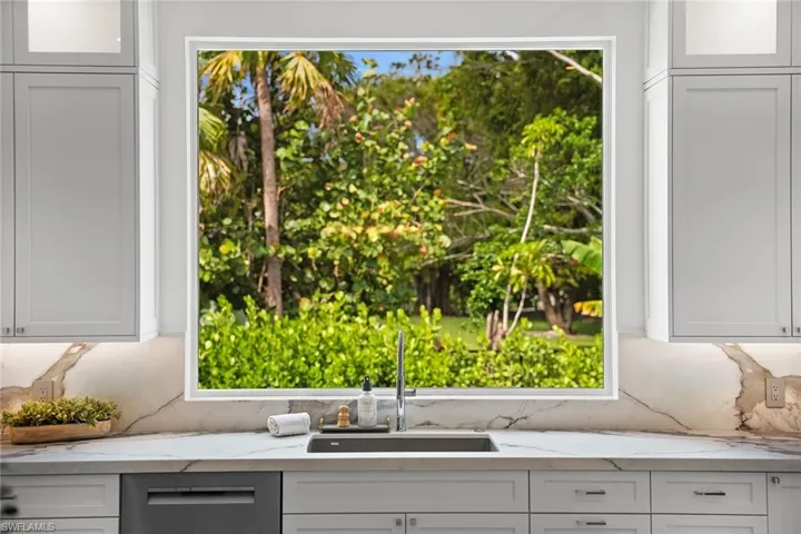 623 Park Shore Dr, Naples, Florida 34103