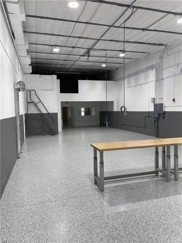 Warehouse - 14' Ceiling