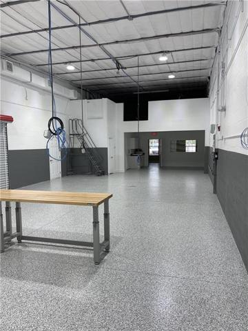 Warehouse - 14' Ceiling