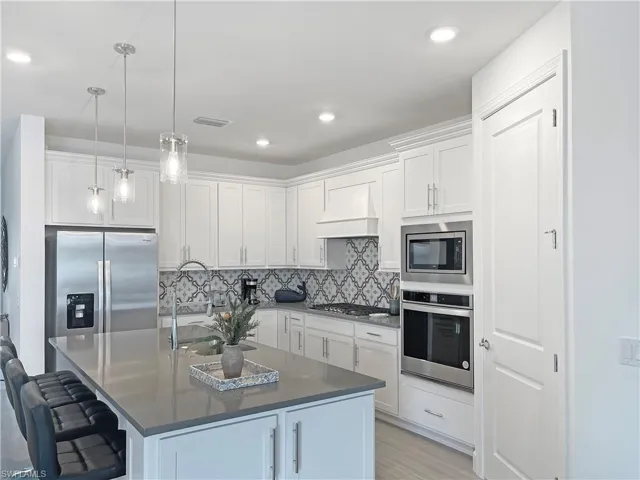 2057 Yellowfin Cir, Naples, Florida 34114
