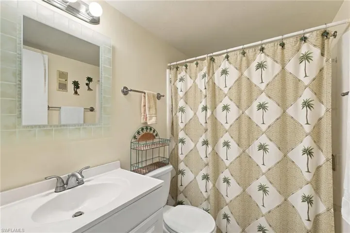Owners ensuite, with shower