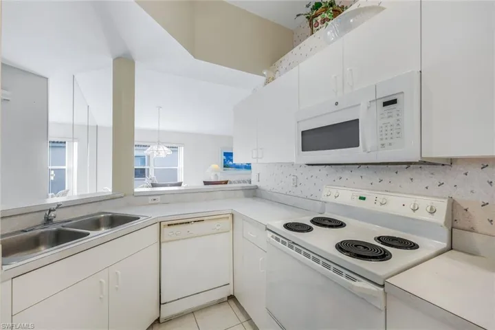 1036  Mainsail  DR, Naples, FL 34114