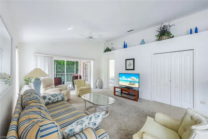 1036  Mainsail  DR, Naples, FL 34114
