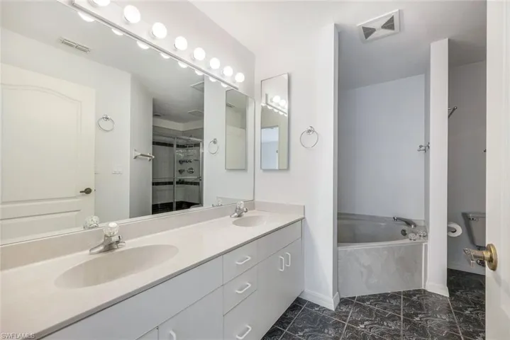 1036  Mainsail  DR, Naples, FL 34114