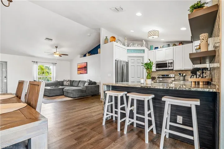 2011 Ne 35th St, Cape Coral, Florida 33909