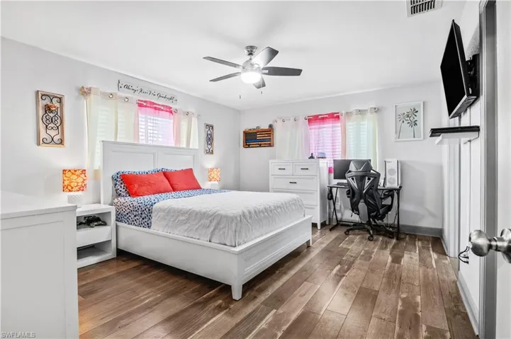 2011 Ne 35th St, Cape Coral, Florida 33909