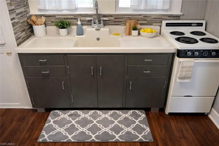 Apartment Kitchen