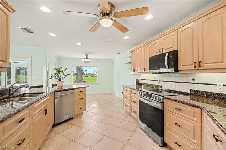 12001 Sw Kingsway Cir, Lake Suzy, Florida 34269