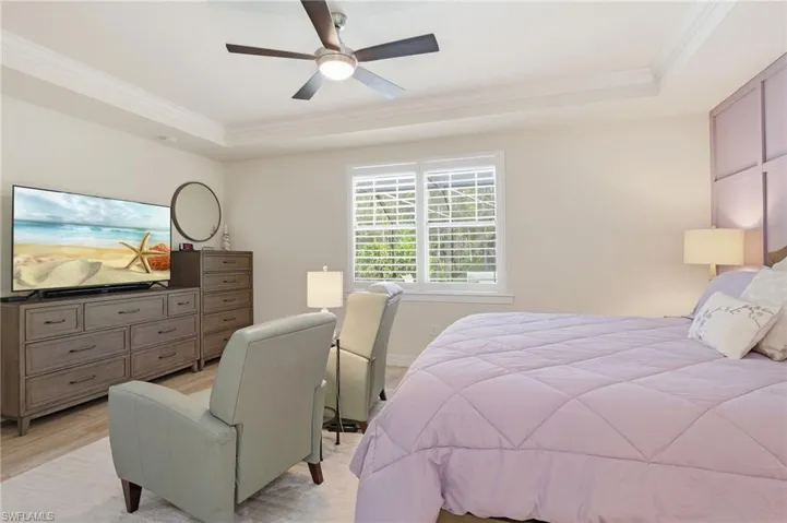 King size bed