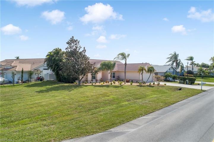 22699  Fountain Lakes  BLVD, Estero, FL 33928