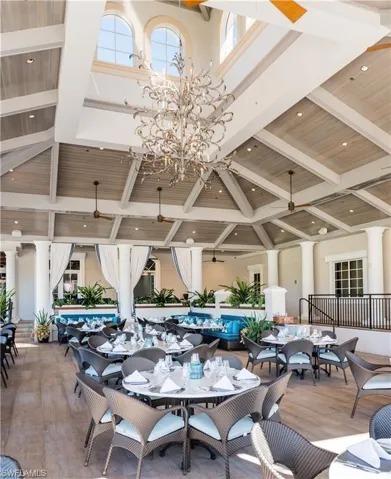 Dining atrium at Clubhouse