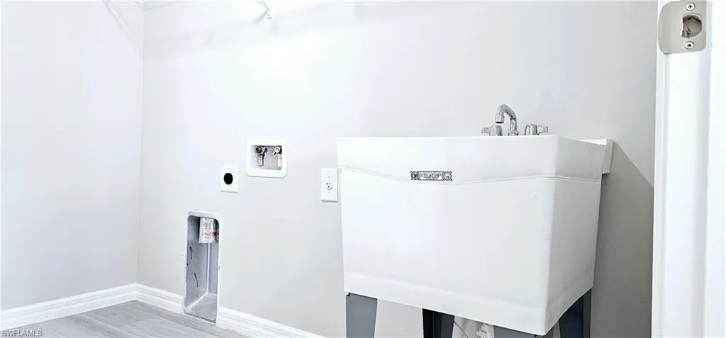 Washroom featuring laundry area, hookup for a washing machine, electric dryer hookup, and baseboards