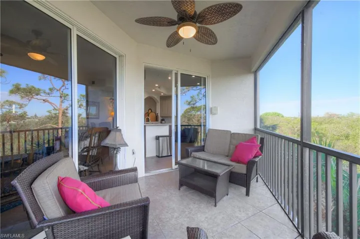 Sunroom / solarium with ceiling fan