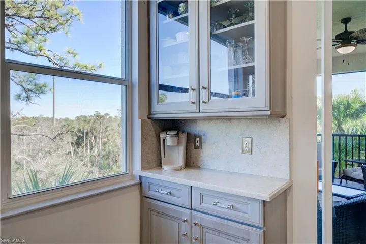 Interior details featuring tasteful backsplash and ceiling fan