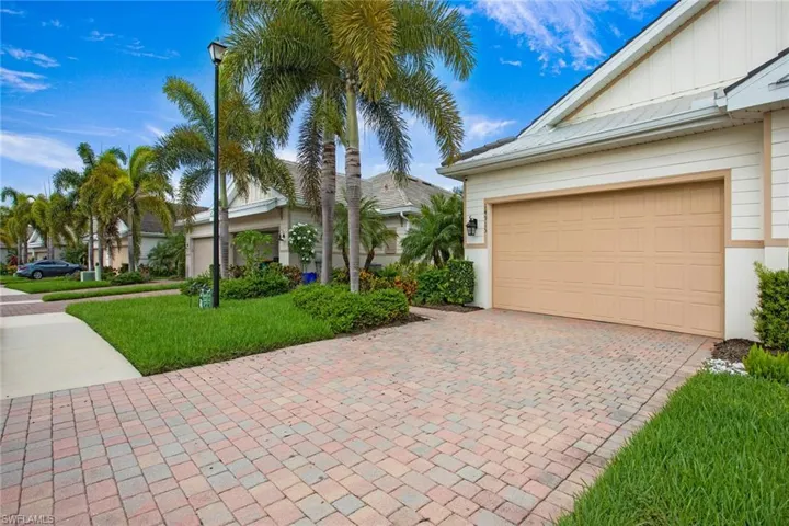 14915  Edgewater  CIR, Naples, FL 34114
