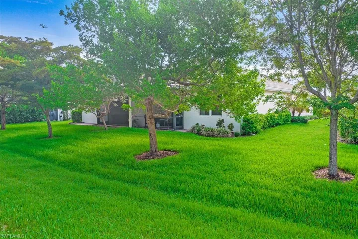 14915  Edgewater  CIR, Naples, FL 34114