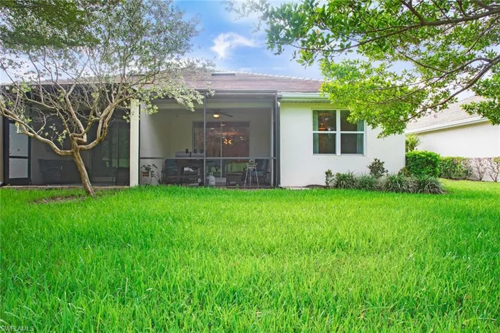 14915  Edgewater  CIR, Naples, FL 34114